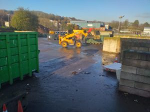 JCB 550-80 rehandling 